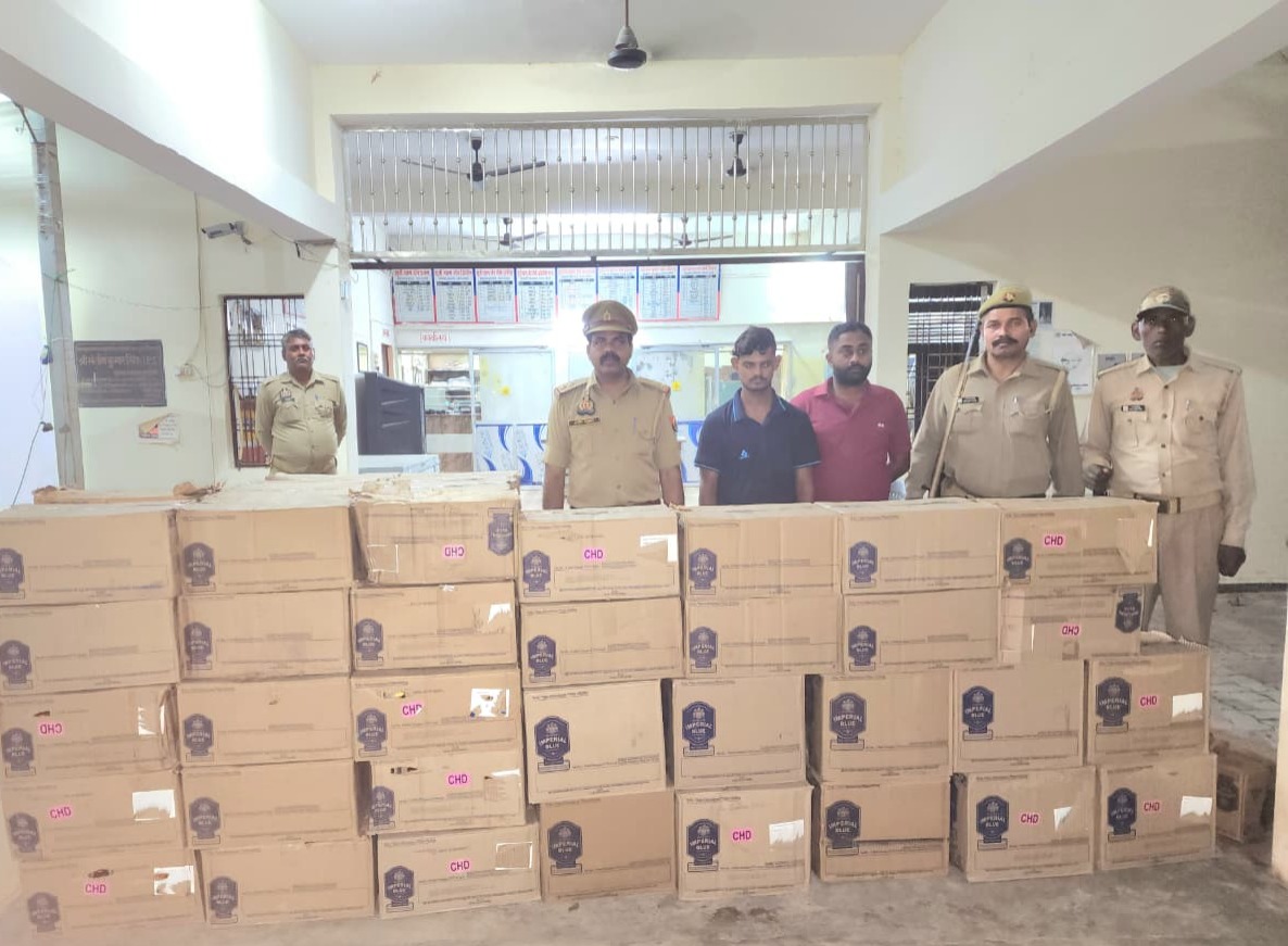 Chandauli: Chandauli police recovered liquor during Bihar elections.
