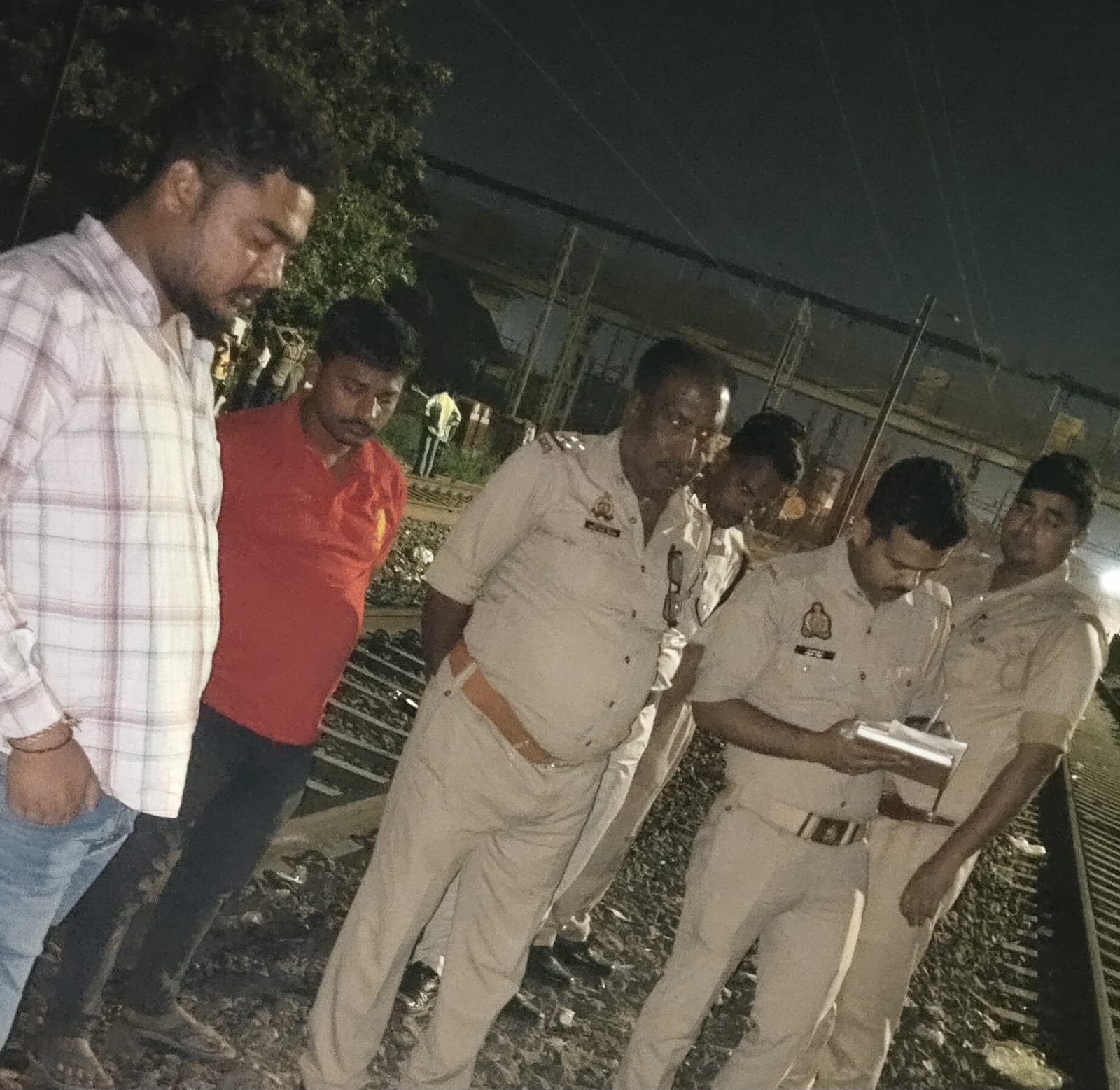 Chandauli: Youth dies after falling from train; joy of wedding preparations turns into mourning.