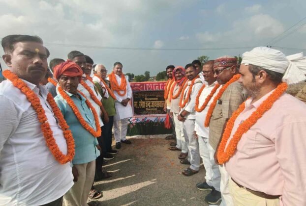 Mughalsarai MLA Ramesh Jaiswal had the foundation stones laid for two roads worth ₹1.23 crore by the public.
