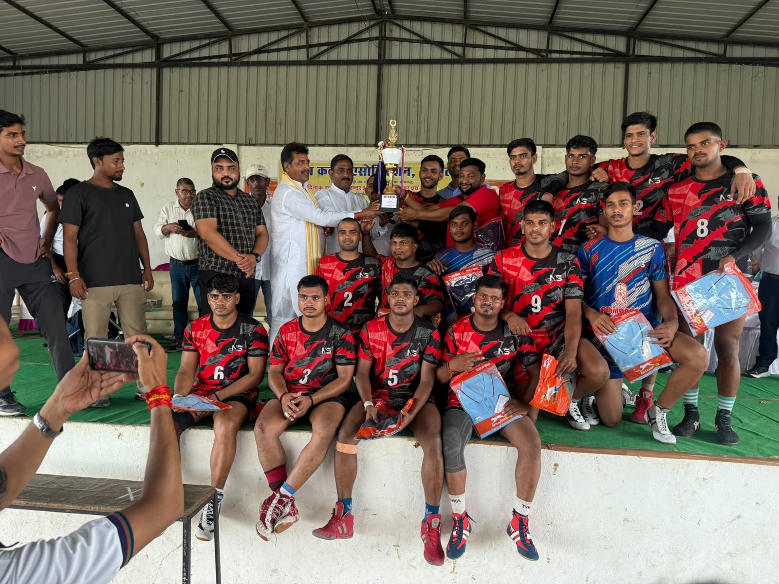 Chandauli: Varanasi dominates the grand Kabaddi showdown, emerges victorious by defeating Bhadohi 32-24.